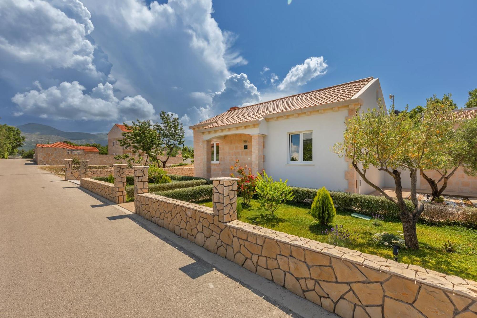 Apartment Holiday Home Doma, Cilipi Near Dubrovnik Номер фото